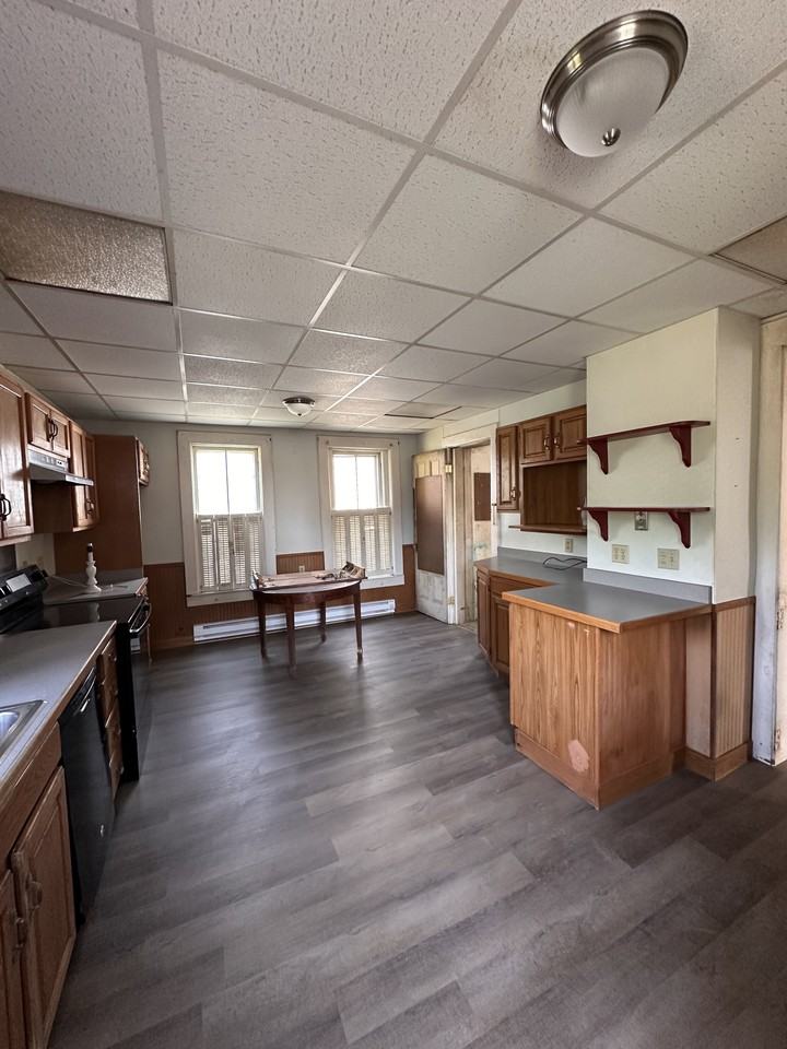 917 Lake St #1stFL - Photo 6 of 9