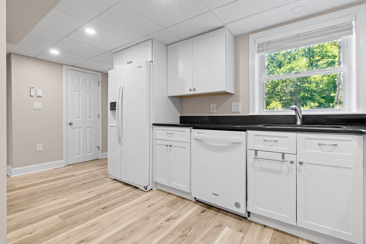 152 Glen Street #A - Photo 3 of 17