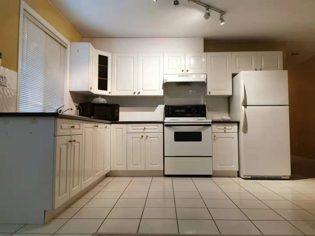 5771 Forsyth Crescent - Photo 2 of 9