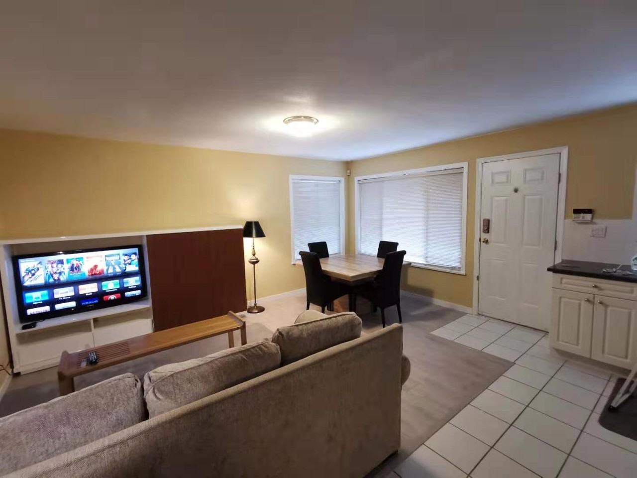 5771 Forsyth Crescent - Photo 3 of 9