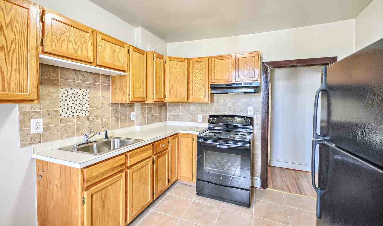 27 S Jefferson St #1 - Photo 3 of 20
