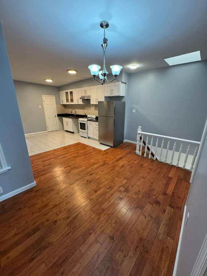 31-19 Linden Pl - Photo 3 of 9