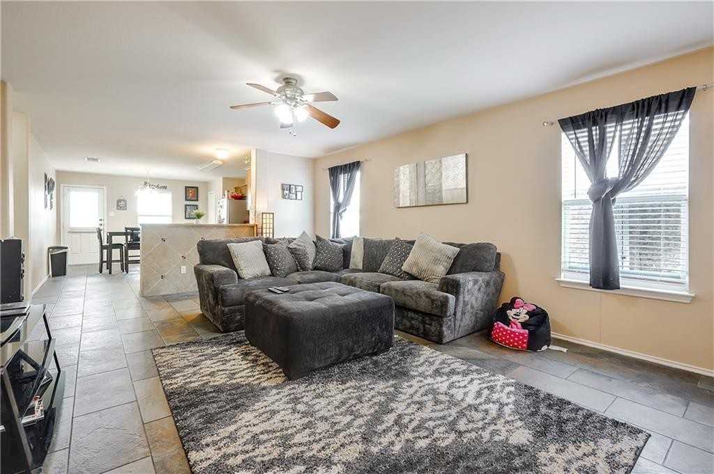 18316 Great Falls Dr - Photo 2 of 16