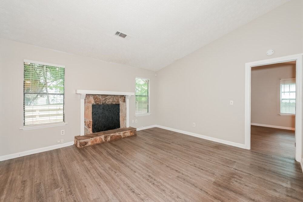 6052 Creekford Dr - Photo 3 of 16