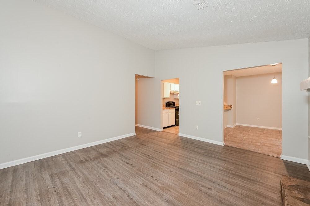 6052 Creekford Dr - Photo 4 of 16