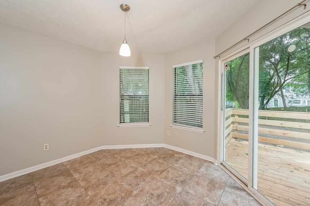 6052 Creekford Dr - Photo 5 of 16