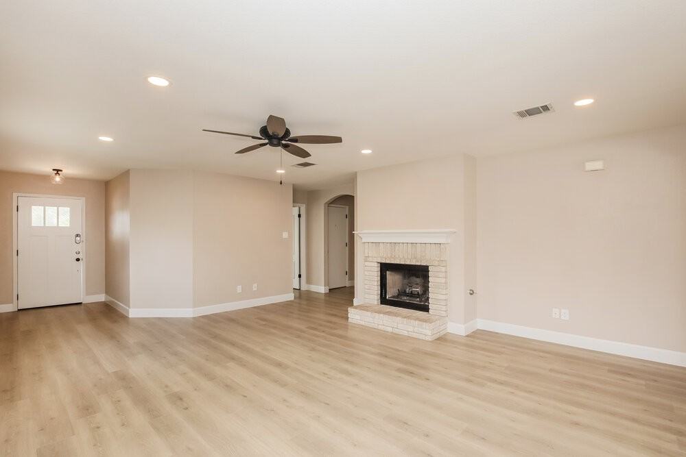 1210 Dayton Dr - Photo 3 of 16