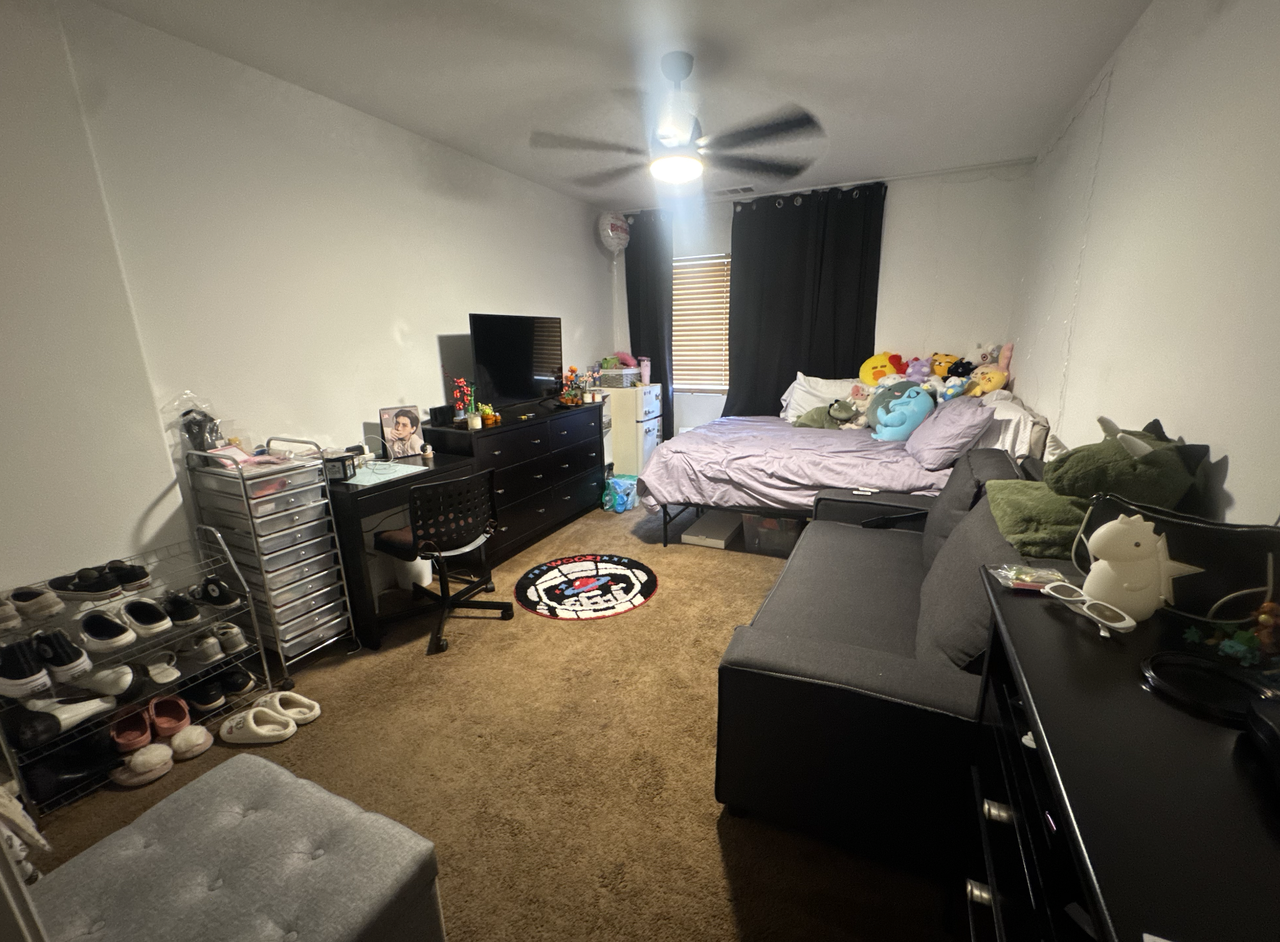 1009 Bayberry Ct - Photo 2 of 11