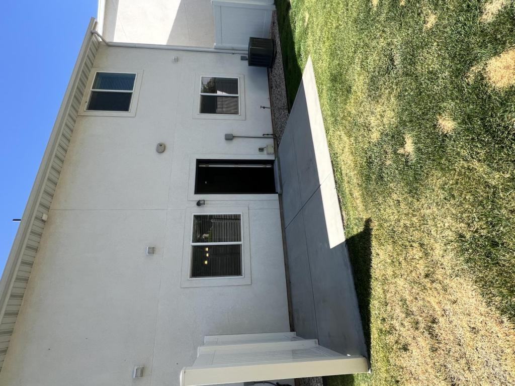 310 E 1500 N - Photo 6 of 17