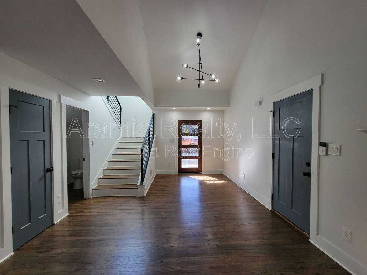 344 W Wieuca Rd Ne - Photo 3 of 10