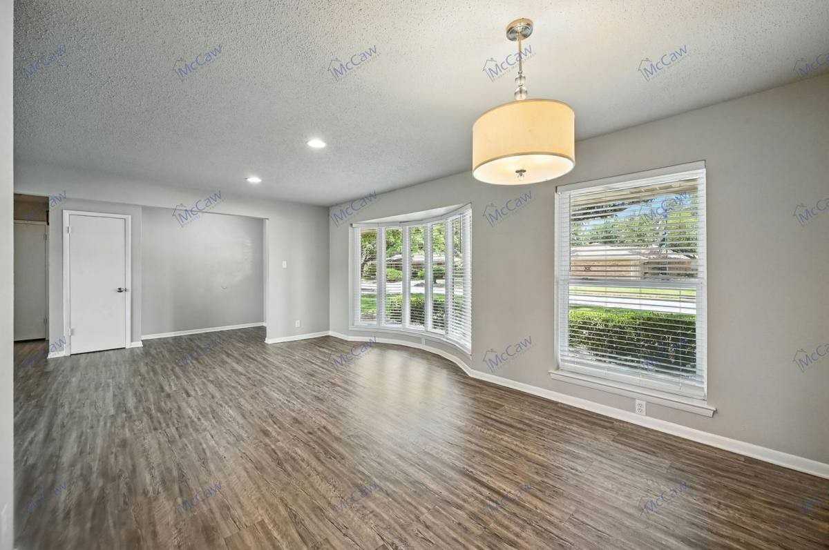 2201 Briarwood Blvd - Photo 2 of 9