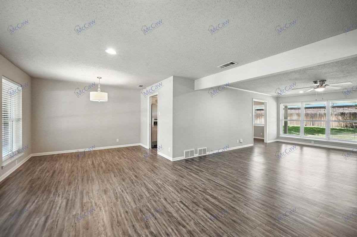 2201 Briarwood Blvd - Photo 3 of 9