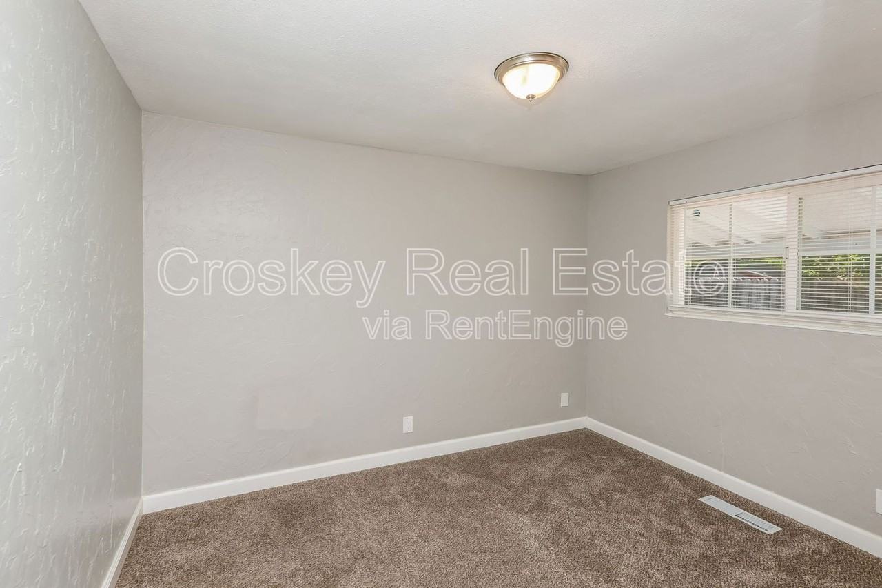 929 Jensen Circle - Photo 4 of 17