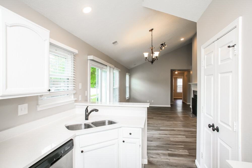 5203 Pin Oak Dr - Photo 6 of 16
