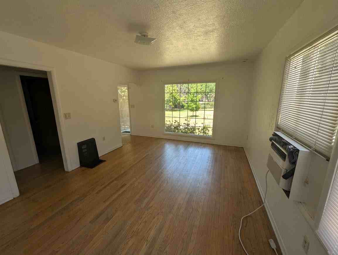 518 Sierra Blvd #NA - Photo 3 of 11