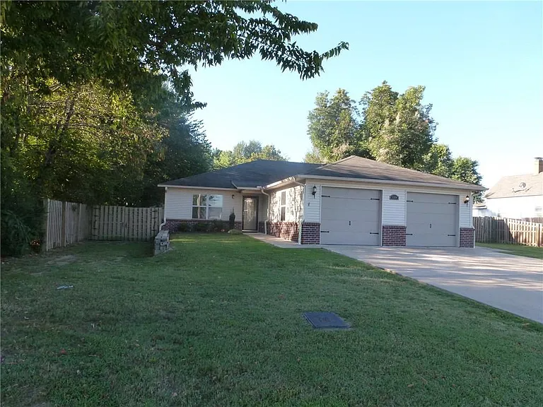 1118 E Harvard St #B - Photo 2 of 10