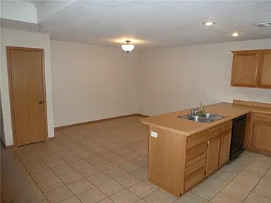 1118 E Harvard St #B - Photo 3 of 10