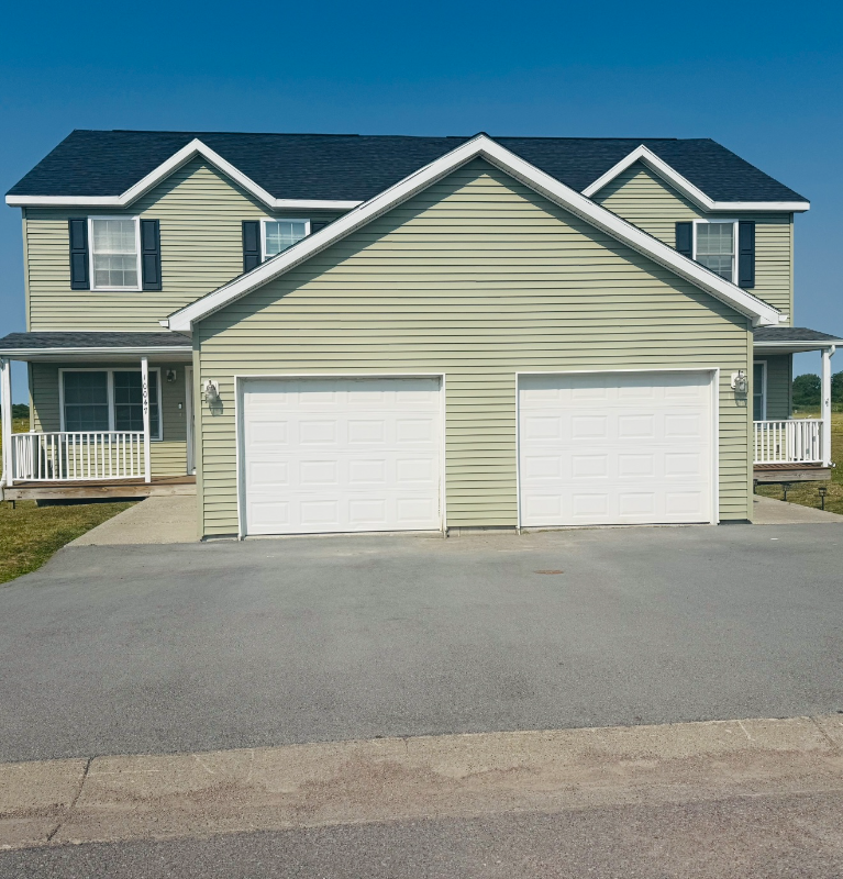 10047 Ash St #10047 - Photo 3 of 37