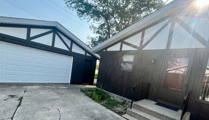 2624 44th St - Photo 2 of 11