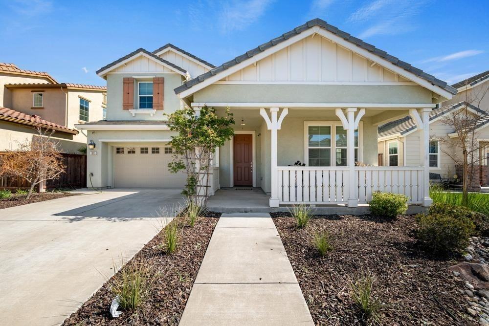 1913 Earl Court - Photo 2 of 39