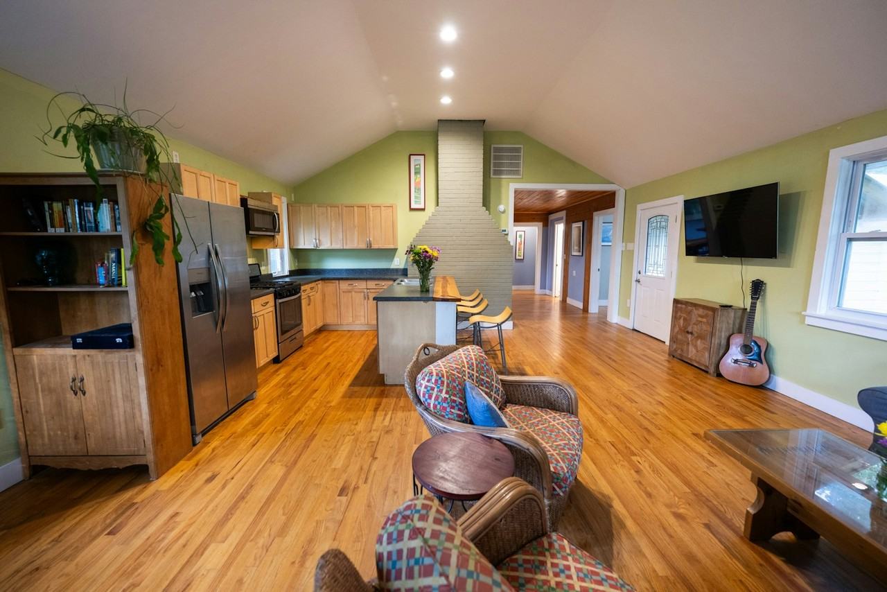 809 Montreat Rd - Photo 2 of 43