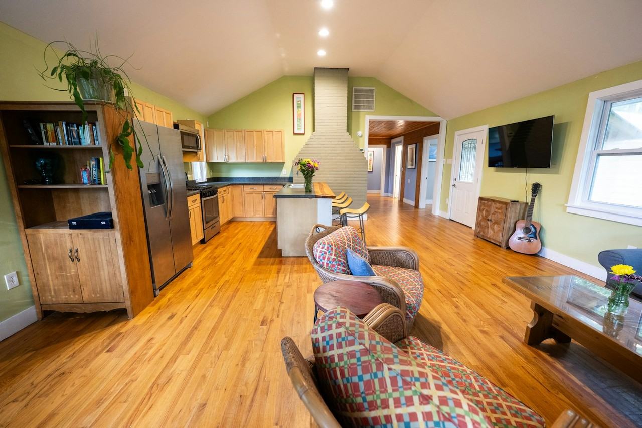 809 Montreat Rd - Photo 3 of 43