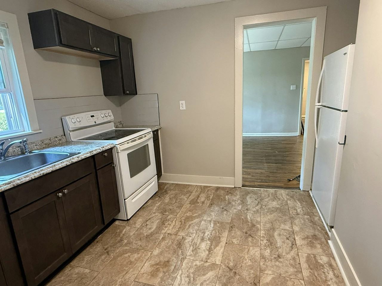 820 Hall Street - Photo 2 of 11