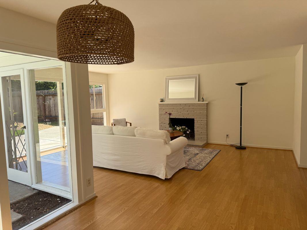 2590 Emerson St - Photo 2 of 4