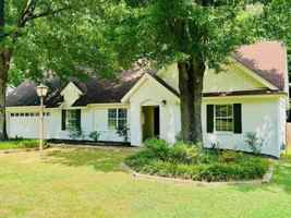 featured image of 2212 Howard Rd