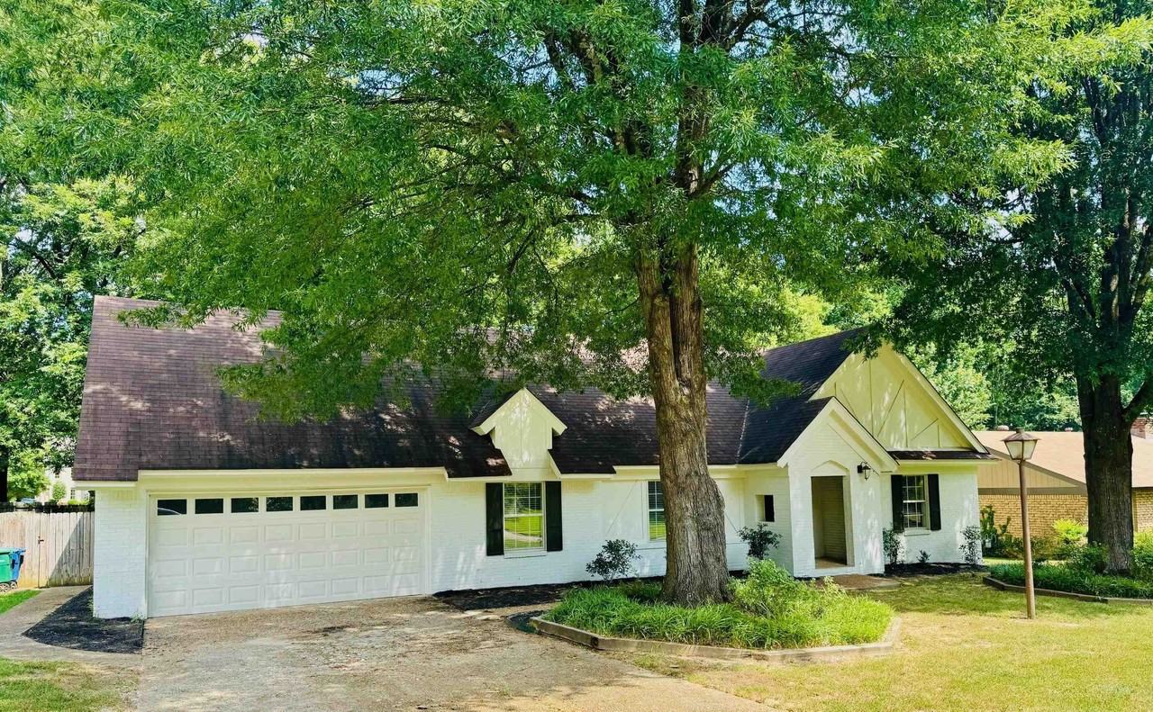 2212 Howard Rd - Photo 2 of 24