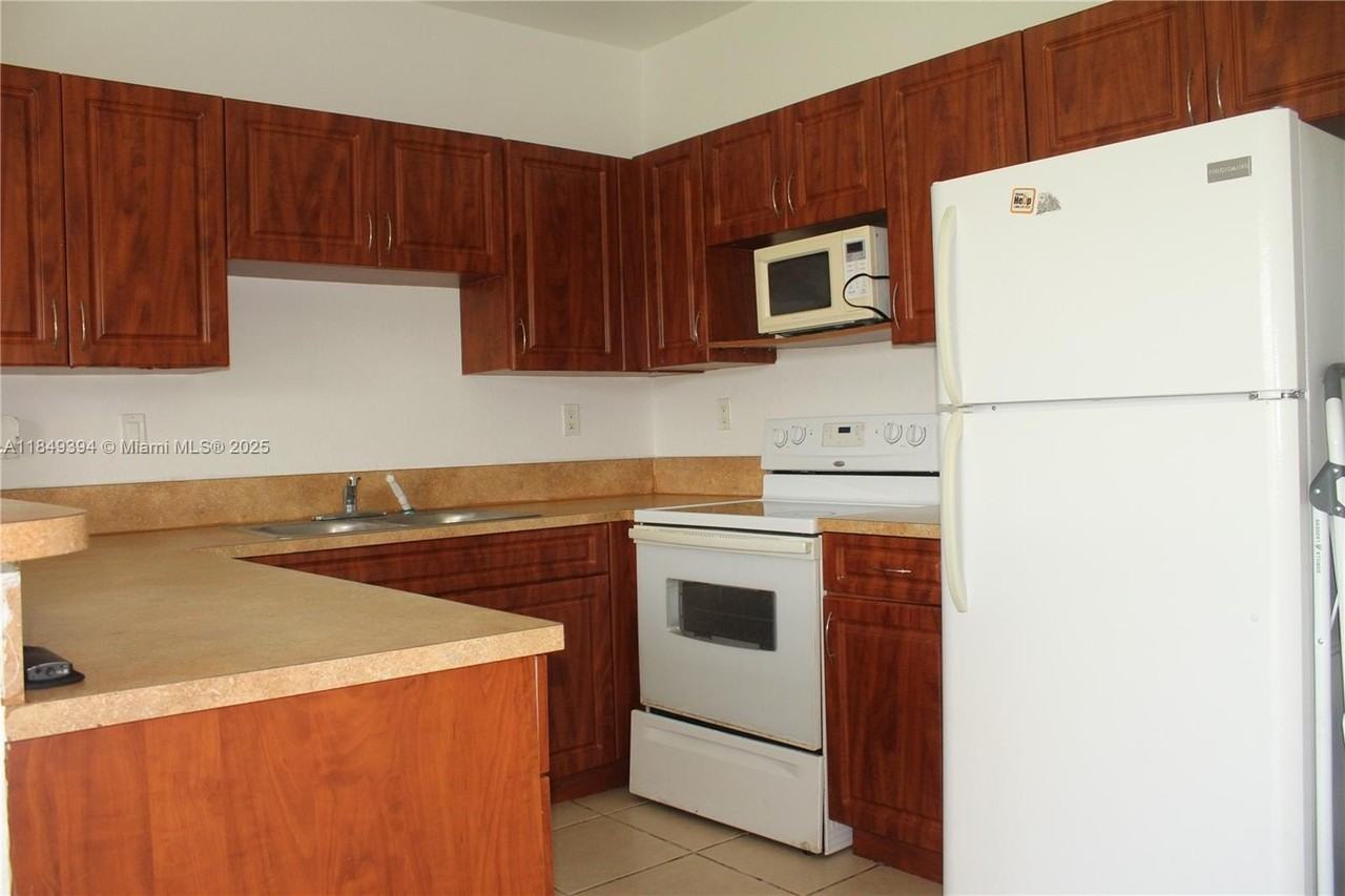 10937 Southwest 181st Terrace - Photo 2 of 49