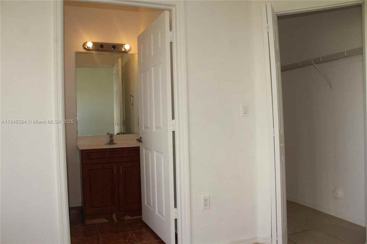 10937 Southwest 181st Terrace - Photo 4 of 49