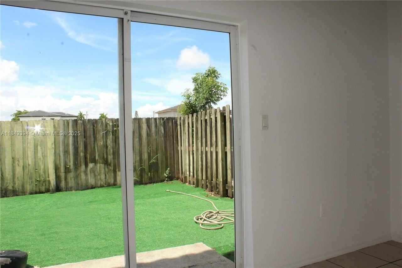 10937 Southwest 181st Terrace - Photo 6 of 49