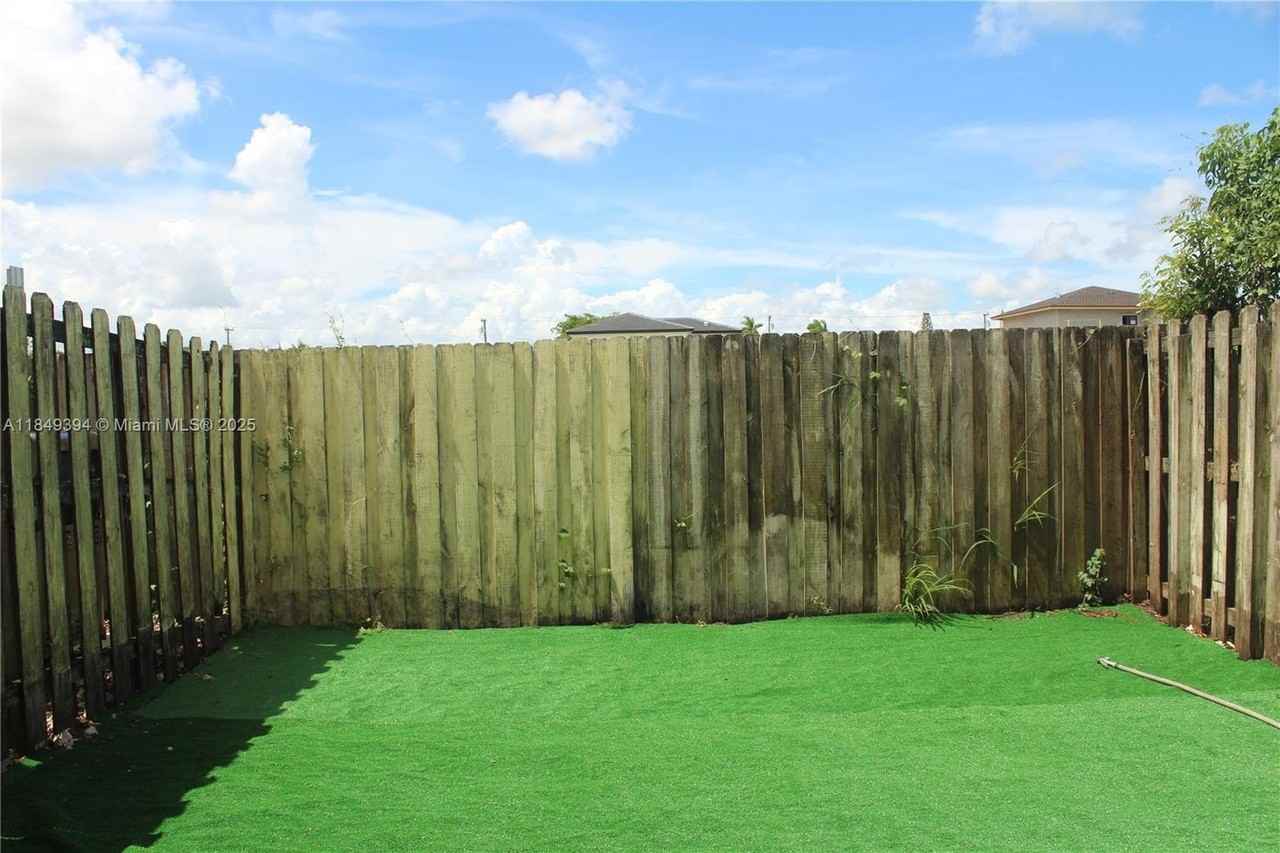 10937 Southwest 181st Terrace - Photo 7 of 49