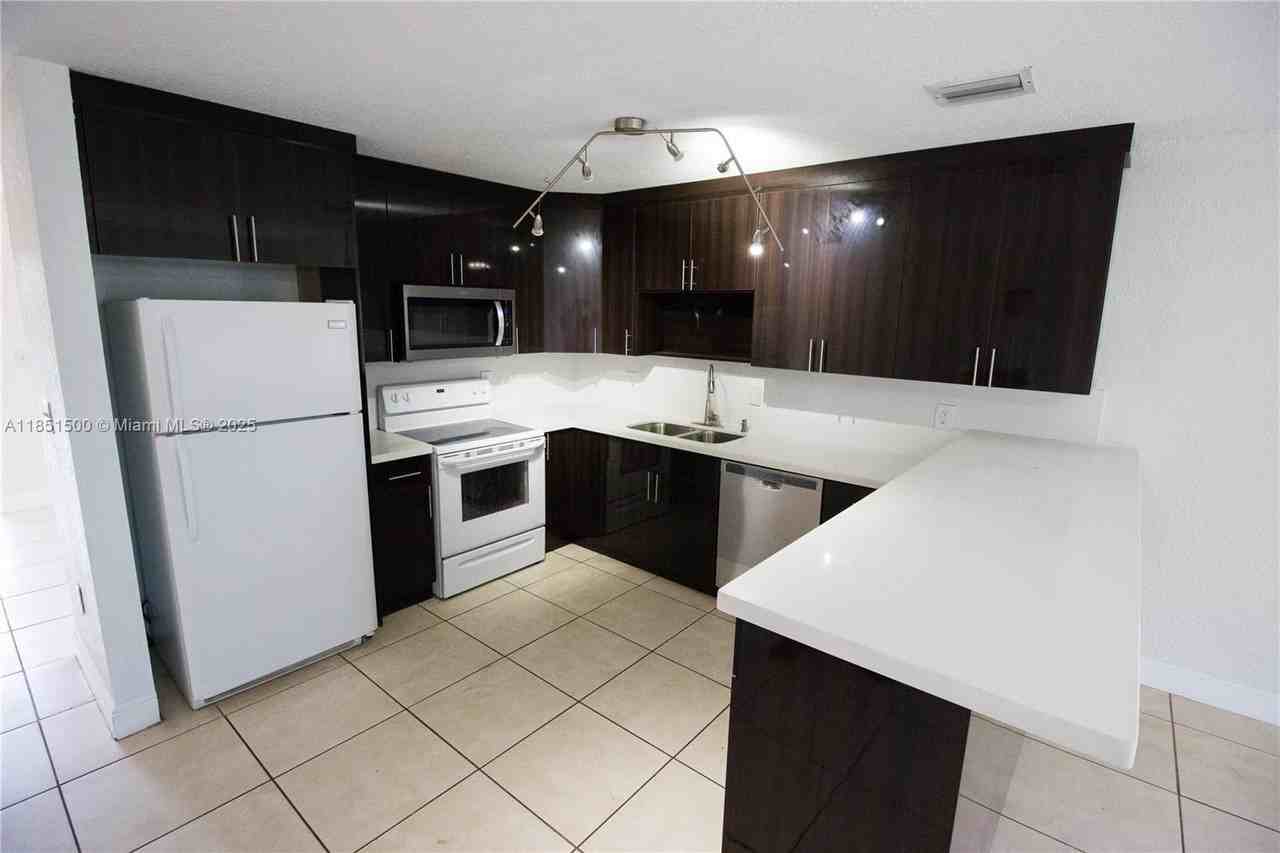 15650 Northwest 39th Court #15650 - Photo 6 of 22