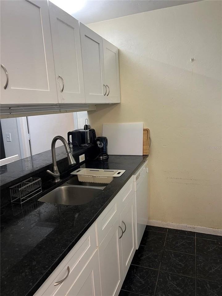 3800 Sw 20th Ave #204 - Photo 4 of 15