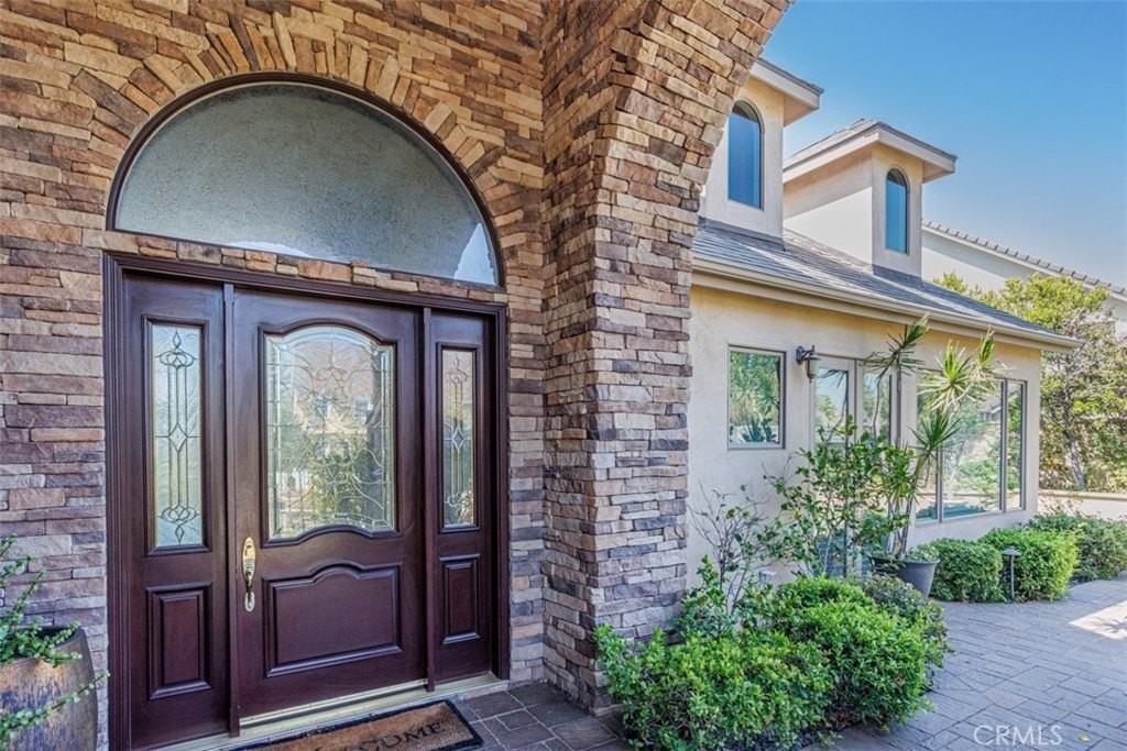 9772 Crestview Cir - Photo 3 of 33