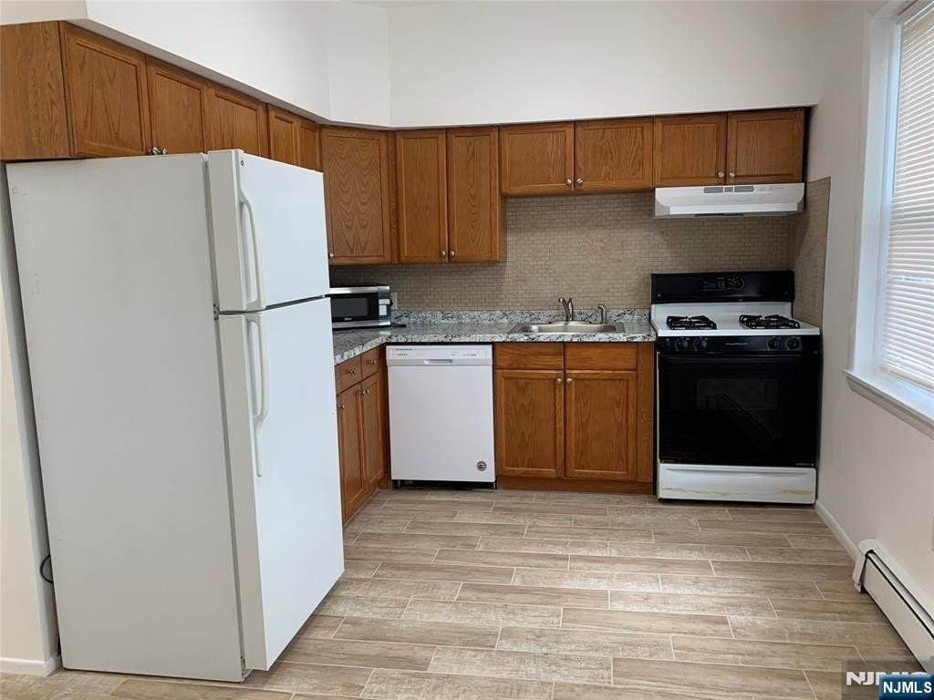 132 Hardenburgh Ave Apt 2e - Photo 2 of 11