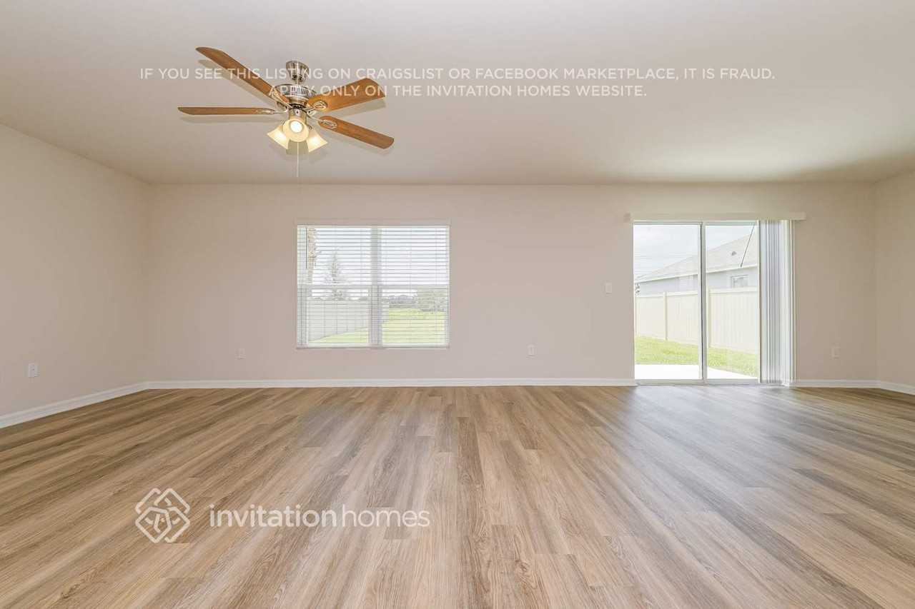 10828 Hidden Banks Glen East - Photo 4 of 18