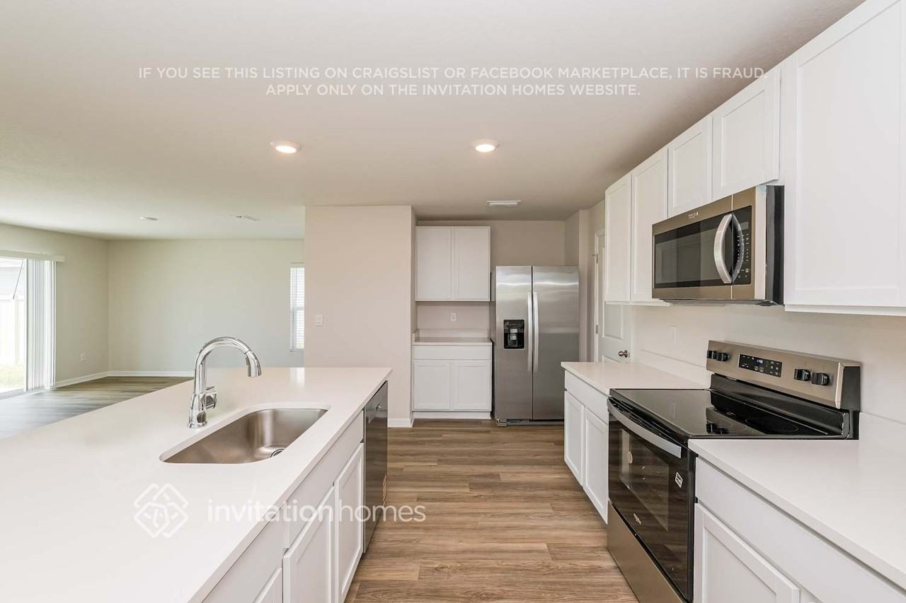 10828 Hidden Banks Glen East - Photo 7 of 18