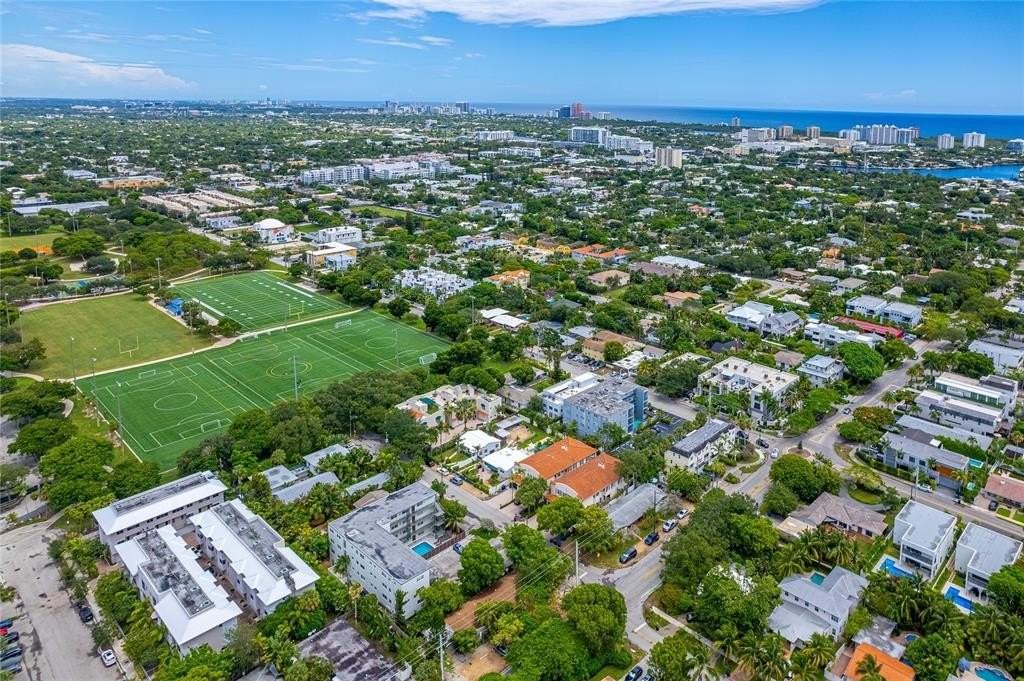 609 Ne 13th Ave #303 - Photo 2 of 9