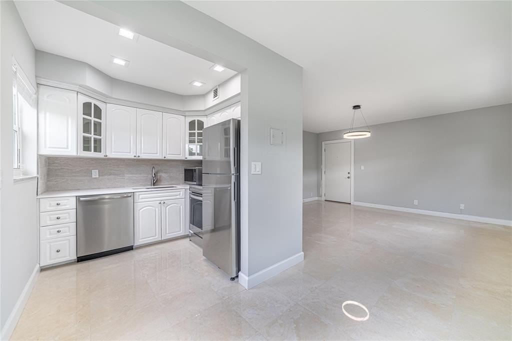 609 Ne 13th Ave #303 - Photo 3 of 9