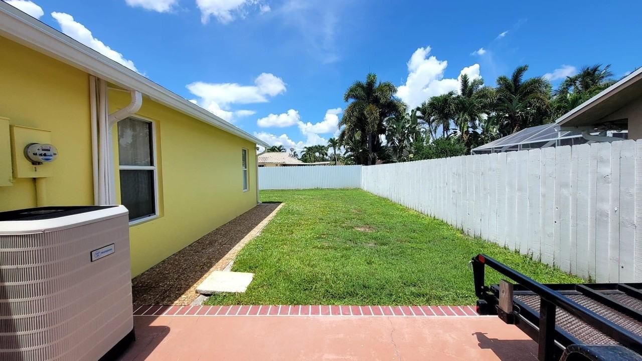 1283 Larch Way - Photo 2 of 20