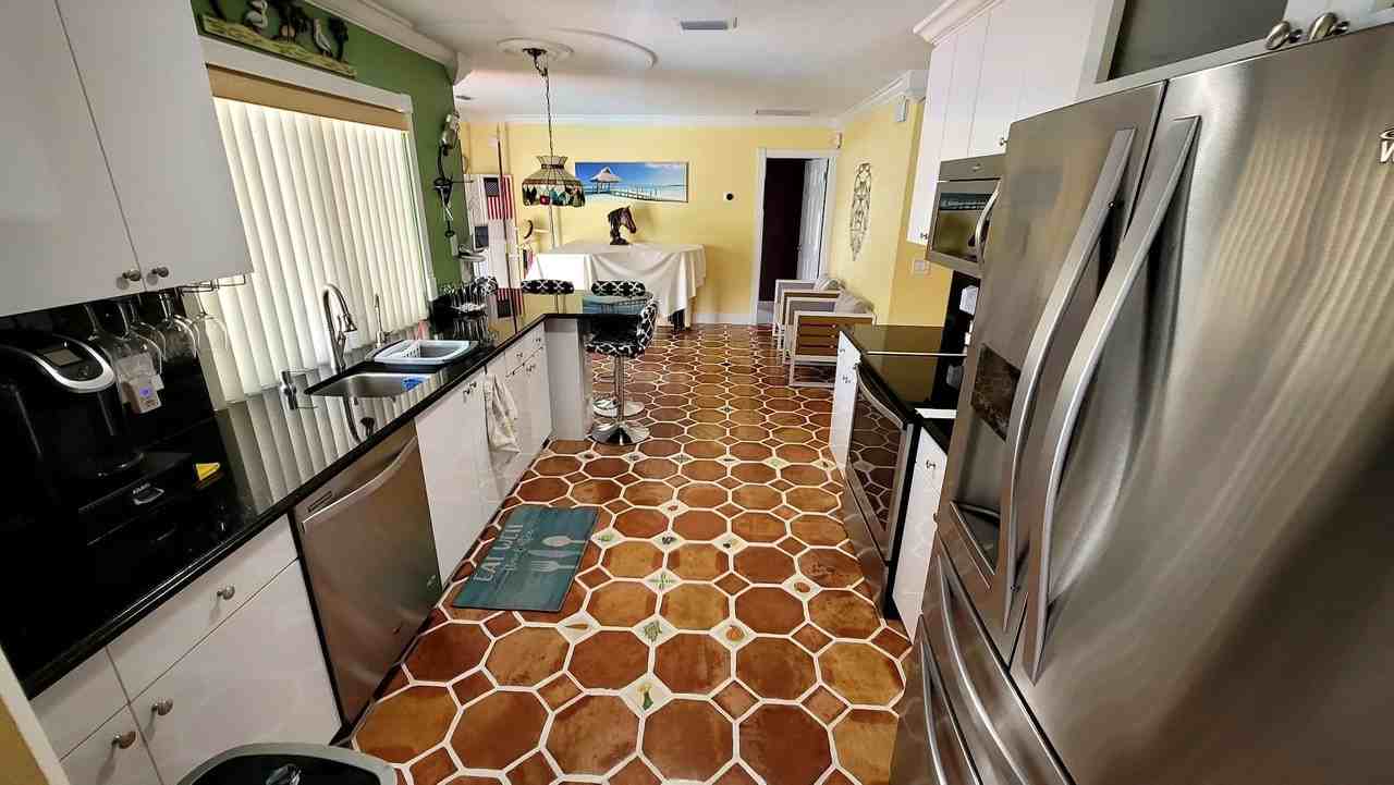 1283 Larch Way - Photo 4 of 20