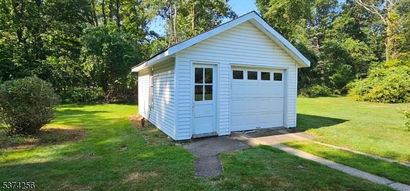 816 Tabor Rd - Photo 2 of 13