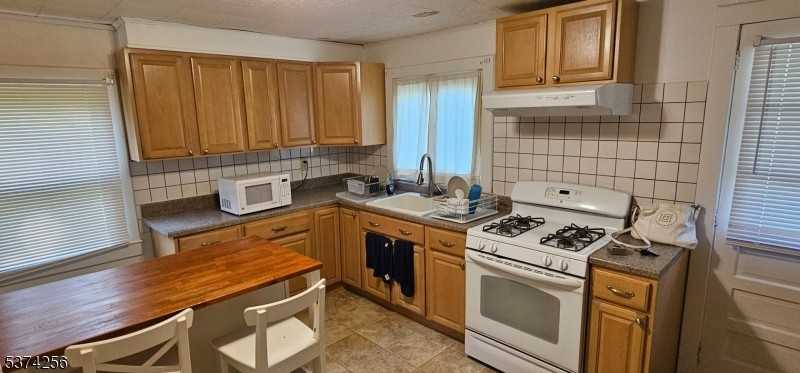 816 Tabor Rd - Photo 7 of 13