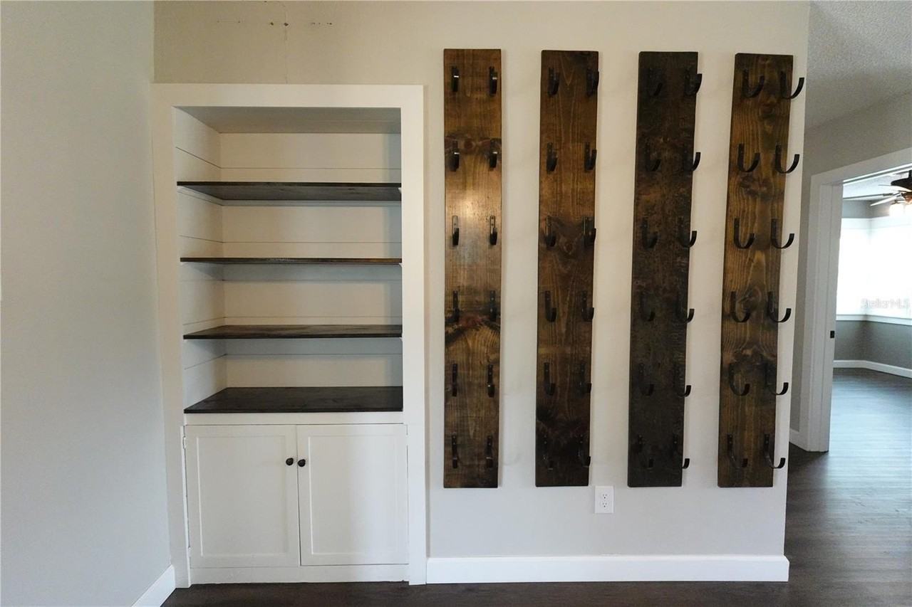 2733 Woodland Hills Ave - Photo 5 of 9