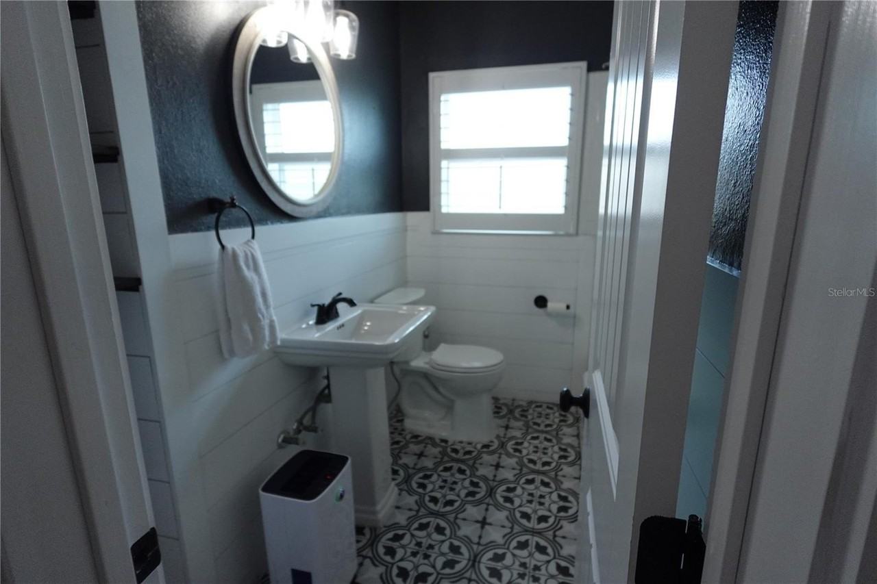 2733 Woodland Hills Ave - Photo 7 of 9