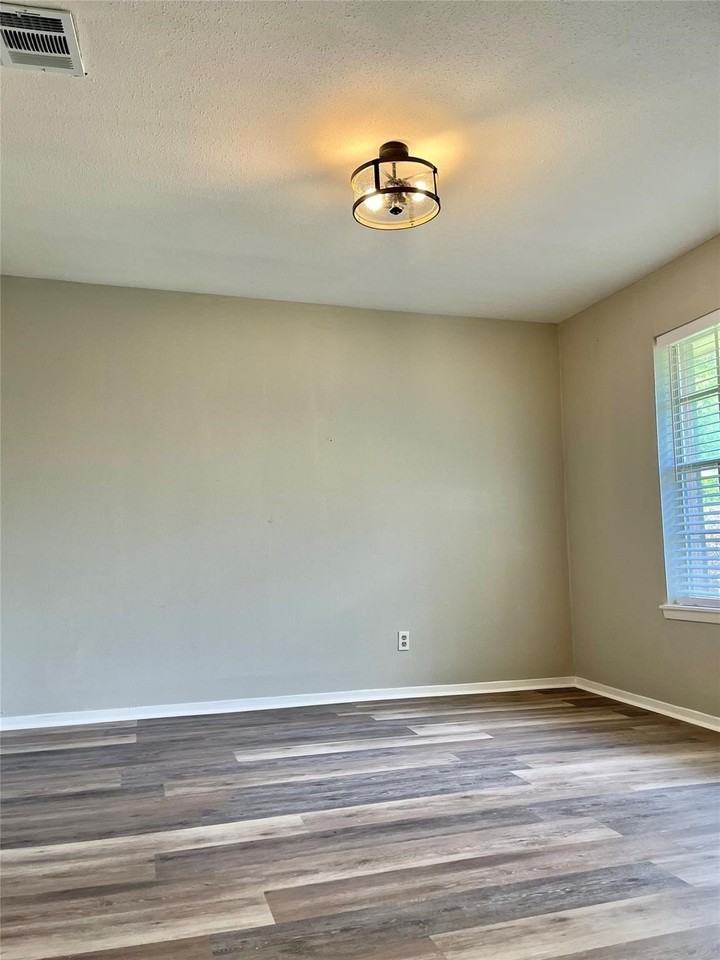 816 Barkley Street - Photo 3 of 14