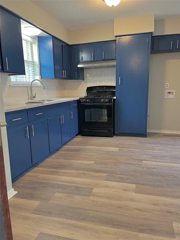 816 Barkley Street - Photo 4 of 14